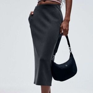 Lululemon Softstreme High-Rise Midi Skirt
Black Size 0